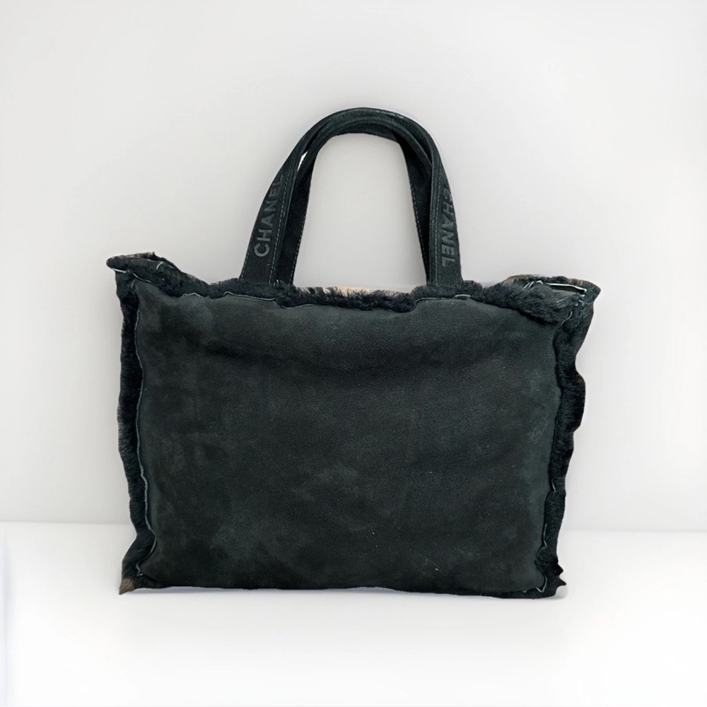 CHANEL Mouton Logo Handle Suede & Shearling Black Tote Bag - Picture 1 of 14